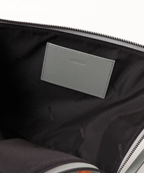 KENZO(ケンゾー)の「ラージレザークラッチバッグ Tiger Crest(クラッチバッグ・メンズ・グレー系その他・ONE SIZE)」の2枚目の写真
