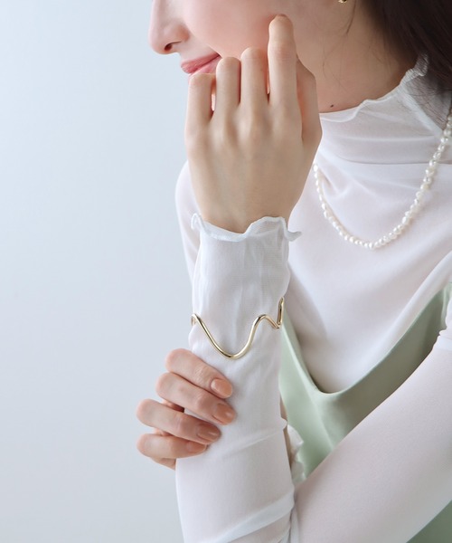 BLUEEAST（ブルーイースト）の「カーブバングル（バングル/リストバンド・レディース・シルバー/ゴールド・FREE）」の16枚目の写真