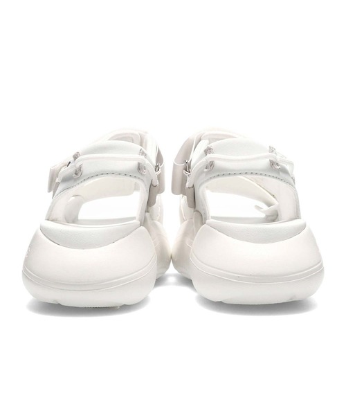 UGG（アグ）の「UGG W LA CLOUD STRAP SANDAL / アグ エルエー クラウド ストラップ サンダル（サンダル・レディース・ホワイト/ブラック/ブラウン/ライム・23.5cm/24.5cm/24.0cm/25.0cm/22.5cm/23.0cm/22.0cm）」の17枚目の写真