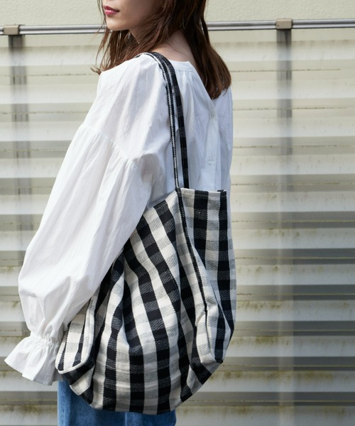 Auntie Rosa Holiday(アンティローザホリデー)の「ギンガムチェックオーバートート(トートバッグ・レディース・ブラック/ベージュ・FREE)」の6枚目の写真