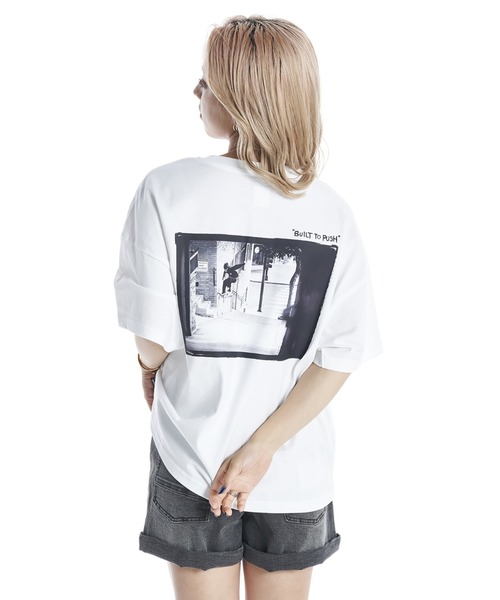 DC SHOES(ディーシーシューズ)の「22 WS PHOTO CROPPED/DCバックプリント半袖Tシャツ(Tシャツ/カットソー・レディース・ホワイト/ブラック/ベージュ・SMALL/MEDIUM)」の1枚目の写真