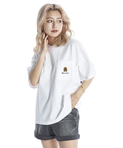 DC SHOES(ディーシーシューズ)の「22 WS PHOTO CROPPED/DCバックプリント半袖Tシャツ(Tシャツ/カットソー・レディース・ホワイト/ブラック/ベージュ・SMALL/MEDIUM)」の4枚目の写真