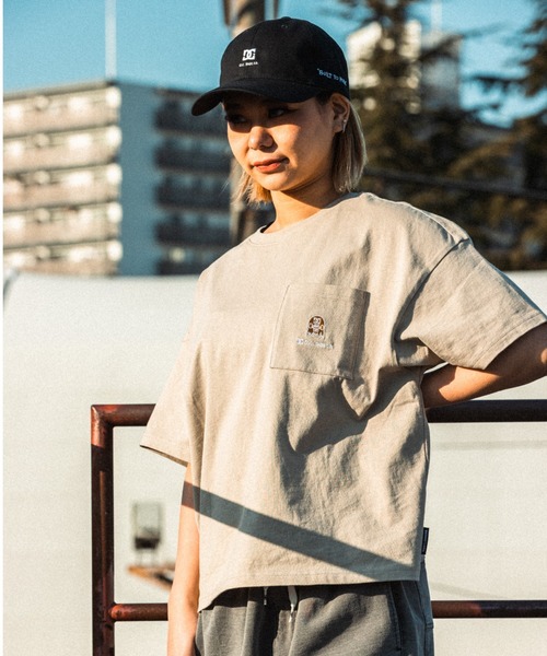 DC SHOES(ディーシーシューズ)の「22 WS PHOTO CROPPED/DCバックプリント半袖Tシャツ(Tシャツ/カットソー・レディース・ホワイト/ブラック/ベージュ・SMALL/MEDIUM)」の8枚目の写真