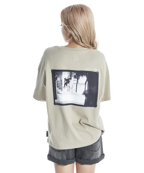 DC SHOES(ディーシーシューズ)の「22 WS PHOTO CROPPED/DCバックプリント半袖Tシャツ(Tシャツ/カットソー・レディース・ホワイト/ブラック/ベージュ・SMALL/MEDIUM)」の9枚目の写真