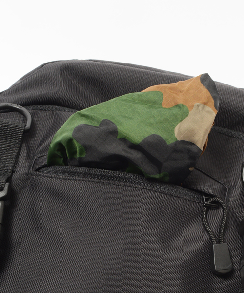 X-girl(エックスガール)の「【mini8月号 / 石原さとみさん着用】ADVENTURE BACKPACK 2015(バックパック/リュック・レディース・ブラック/ベージュ/ネイビー・ONE SIZE)」の7枚目の写真