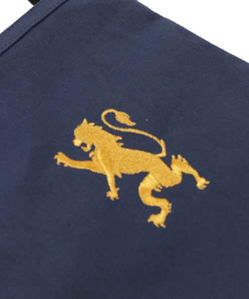 GIORDANO（ジョルダーノ）の「[GIORDANO]ライオン刺繍キャンバスショルダーバッグ (2015年モデル）（ショルダーバッグ・メンズ・ブラック/ブラック系その他/グリーン/カーキ/ネイビー/パープル/ピンク・FREE）」の11枚目の写真
