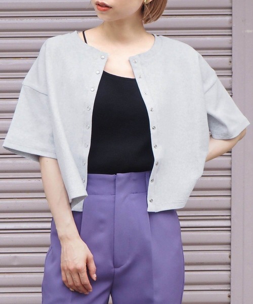 tiptop（ティップトップ）の「スナップボタン半袖カーディガン（カーディガン/ボレロ・レディース・ブラック/グレー/ピンク/ライトグリーン/ライトピンク/レッド/グリーン/オフホワイト/エンジ・FREE）」の4枚目の写真