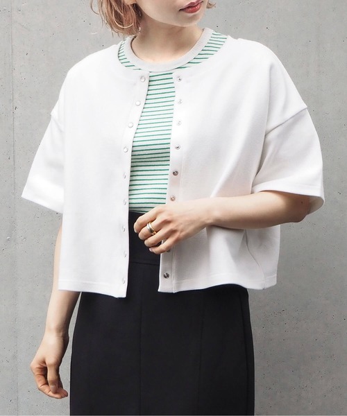 tiptop（ティップトップ）の「スナップボタン半袖カーディガン（カーディガン/ボレロ・レディース・ブラック/グレー/ピンク/ライトグリーン/ライトピンク/レッド/グリーン/オフホワイト/エンジ・FREE）」の2枚目の写真