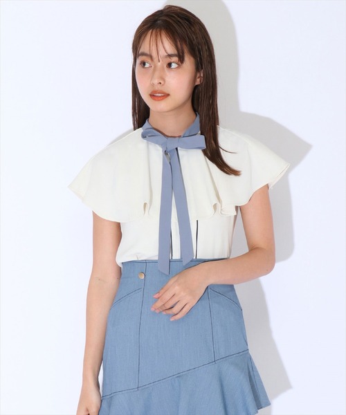 REDYAZEL（レディアゼル）の「バイカラーフリルノースリブラウス（シャツ/ブラウス・レディース・ベージュ/ネイビー/オフホワイト・SMALL/MEDIUM）」の5枚目の写真