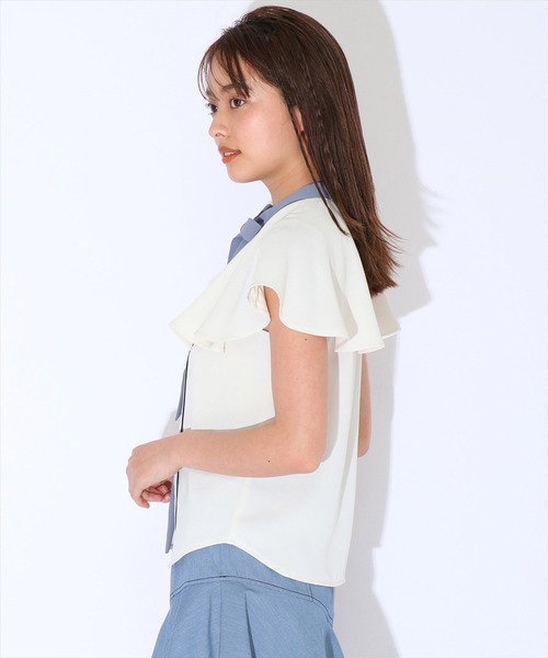 REDYAZEL（レディアゼル）の「バイカラーフリルノースリブラウス（シャツ/ブラウス・レディース・ベージュ/ネイビー/オフホワイト・SMALL/MEDIUM）」の6枚目の写真