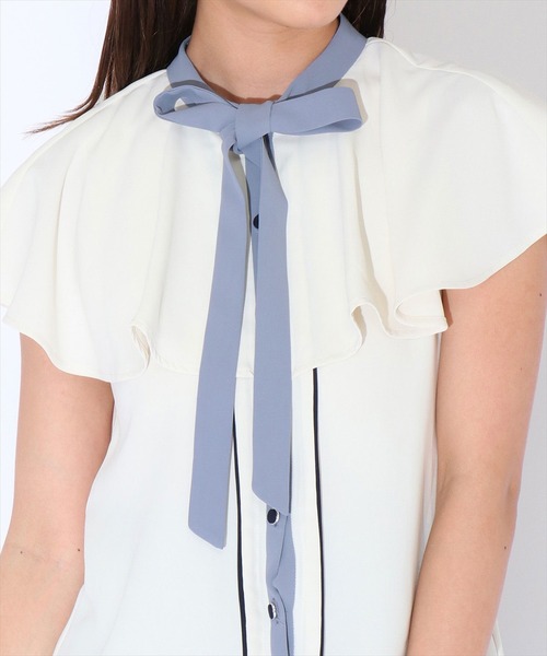 REDYAZEL（レディアゼル）の「バイカラーフリルノースリブラウス（シャツ/ブラウス・レディース・ベージュ/ネイビー/オフホワイト・SMALL/MEDIUM）」の9枚目の写真