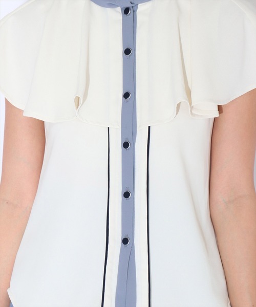 REDYAZEL（レディアゼル）の「バイカラーフリルノースリブラウス（シャツ/ブラウス・レディース・ベージュ/ネイビー/オフホワイト・SMALL/MEDIUM）」の10枚目の写真