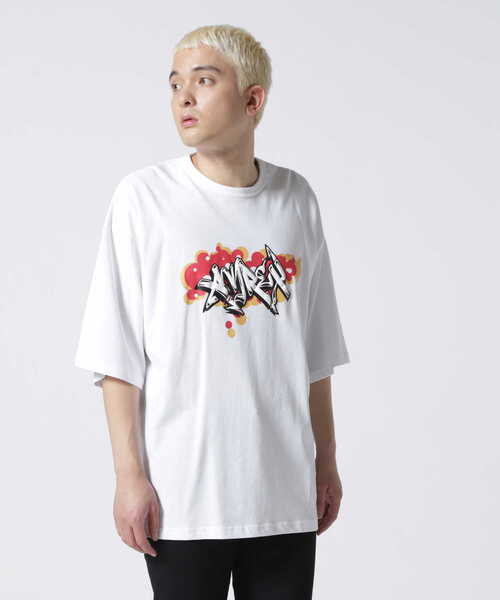 AVIREX（アヴィレックス）の「【AVIREX x A4A】タギング ロゴ Tシャツ / TAGIGING LOGO T-SHIRT / アヴィレックス（Tシャツ/カットソー・メンズ・ホワイト/ブラック・LARGE/MEDIUM）」の10枚目の写真