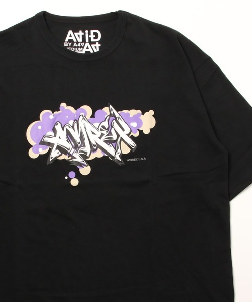 AVIREX（アヴィレックス）の「【AVIREX x A4A】タギング ロゴ Tシャツ / TAGIGING LOGO T-SHIRT / アヴィレックス（Tシャツ/カットソー・メンズ・ホワイト/ブラック・LARGE/MEDIUM）」の2枚目の写真