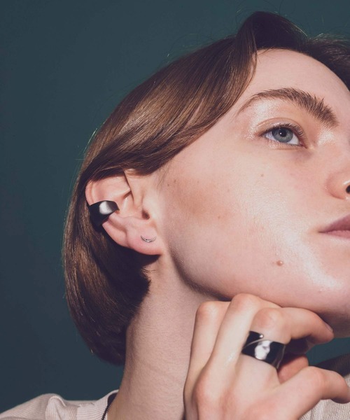 and cloud（アンドクラウド）の「Nocturnal Crescent Pierce / Single（ピアス（片耳用）・レディース・ブラック/イエローゴールド/シルバー・FREE）」の10枚目の写真