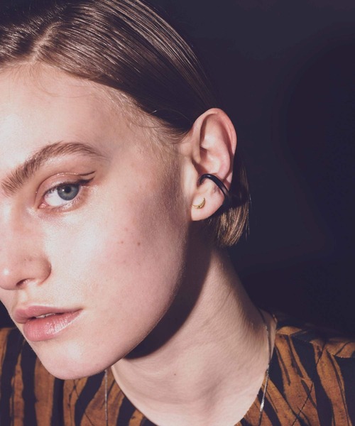 and cloud（アンドクラウド）の「Nocturnal Crescent Pierce / Single（ピアス（片耳用）・レディース・ブラック/イエローゴールド/シルバー・FREE）」の12枚目の写真