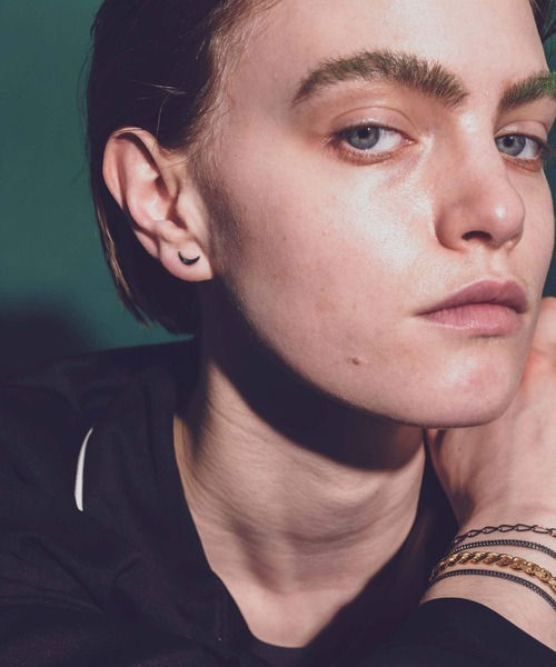 and cloud（アンドクラウド）の「Nocturnal Crescent Pierce / Single（ピアス（片耳用）・レディース・ブラック/イエローゴールド/シルバー・FREE）」の15枚目の写真