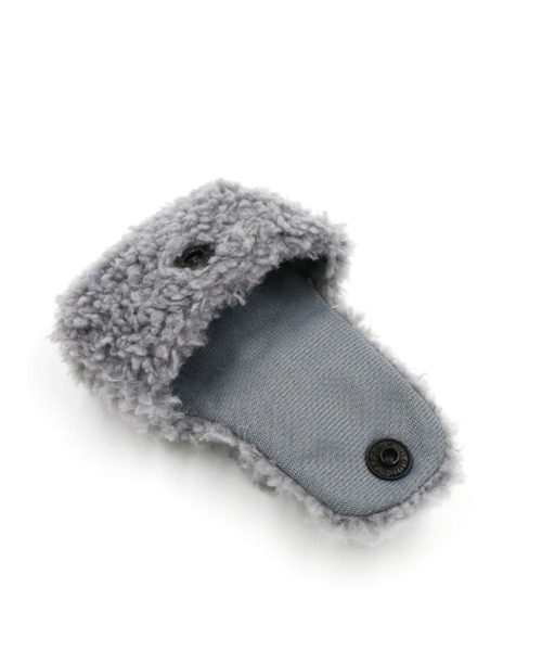 Brunch Brother(ブランチブラザー)の「AirPodsPro用ポーチ・ブランチブラザー イヤホンケース カラビナ付/ROMANE(ロマネ)(ヘッドフォン/イヤホン・レディース・アイボリー/グレー・FREE)」の7枚目の写真