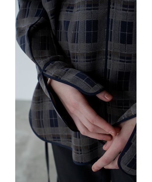 CLANE(クラネ)の「CHECK PIPING TOPS(その他トップス・レディース・ベージュ/ネイビー・1/2)」の2枚目の写真