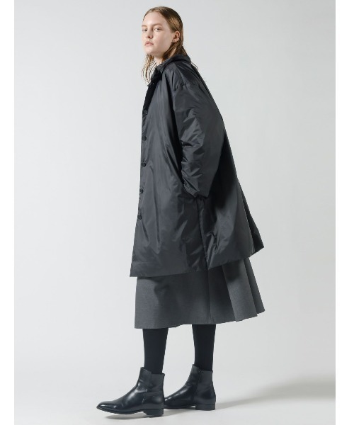 美品】ミズイロインド　ステンカラーワイドダウンコート　チャコールグレー mizuiroind（ミズイロインド）の「mizuiro ind ステンカラーワイド