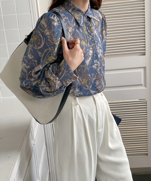 ECLIN(エクラン)の「ボリュームスリーブ総柄レギュラーカラーレディーシャツ(シャツ/ブラウス・レディース・ブラック/ベージュ/ブルー・M/L)」の13枚目の写真