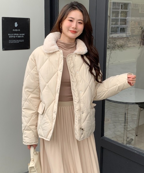 ECLIN(エクラン)の「エコファー衿キルティングブルゾン(ブルゾン・レディース・ブラック/アイボリー/モカ・FREE)」の4枚目の写真