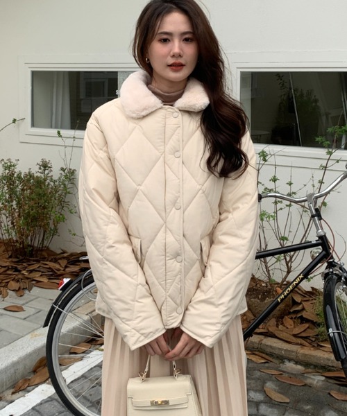 ECLIN(エクラン)の「エコファー衿キルティングブルゾン(ブルゾン・レディース・ブラック/アイボリー/モカ・FREE)」の14枚目の写真