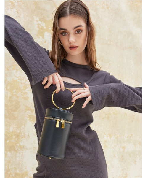 ALEXIA STAM(アリシアスタン)の「Cylinder Eco Leather Bag /円柱フォルムバッグ(ハンドバッグ・レディース・ブラック/カーキ/アイボリー・FREE)」の4枚目の写真