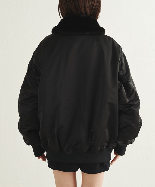 COLLAGE GALLARDAGALANTE(コラージュガリャルダガランテ)の「OVAL SQUARE/中綿ボンバージャケット(MA-1・レディース・ブラック・SMALL)」の3枚目の写真