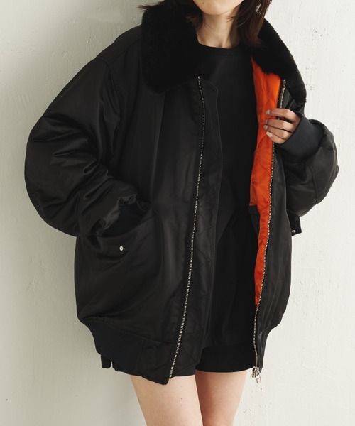 COLLAGE GALLARDAGALANTE(コラージュガリャルダガランテ)の「OVAL SQUARE/中綿ボンバージャケット(MA-1・レディース・ブラック・SMALL)」の2枚目の写真