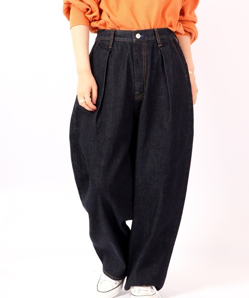 FUNALIVE(ファンアライブ)の「cotopone F/タックペグトップデニムパンツ(デニムパンツ・レディース・インディゴブルー/ネイビー系・2/1)」の1枚目の写真