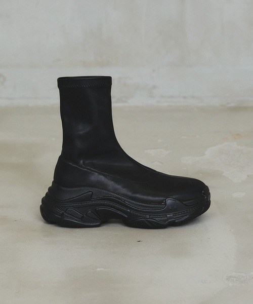 casane(カサネ)の「ソックススニーカーブーツ(ブーツ・レディース・ダークブラック/ブラック・0/1/2)」の15枚目の写真