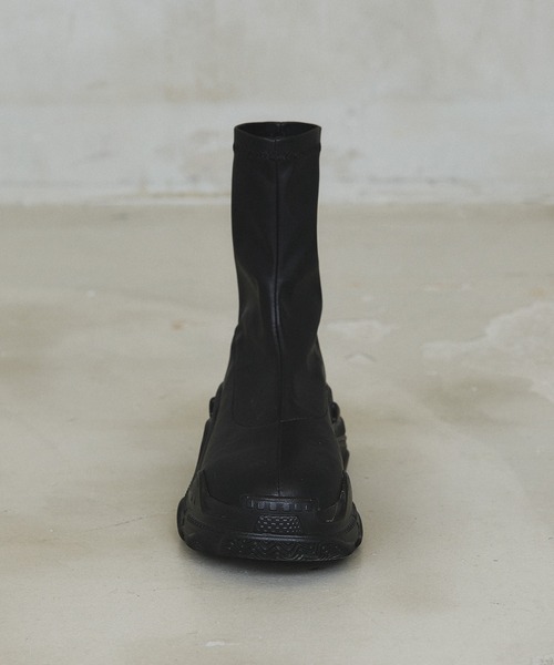 casane(カサネ)の「ソックススニーカーブーツ(ブーツ・レディース・ダークブラック/ブラック・0/1/2)」の19枚目の写真