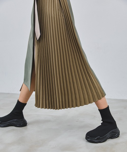 casane(カサネ)の「ソックススニーカーブーツ(ブーツ・レディース・ダークブラック/ブラック・0/1/2)」の4枚目の写真