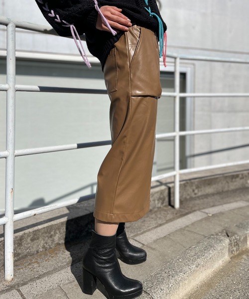 mi via loca（ミヴィアロカ）の「フェイクレザーポケットデザインスカート（スカート・レディース・ブラウン/キャメル・FREE）」の16枚目の写真