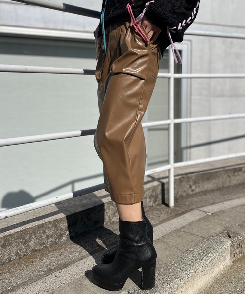 mi via loca（ミヴィアロカ）の「フェイクレザーポケットデザインスカート（スカート・レディース・ブラウン/キャメル・FREE）」の17枚目の写真