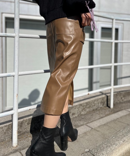 mi via loca（ミヴィアロカ）の「フェイクレザーポケットデザインスカート（スカート・レディース・ブラウン/キャメル・FREE）」の15枚目の写真