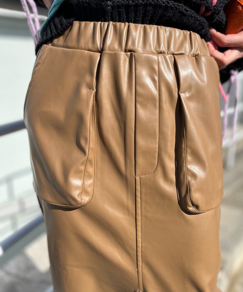 mi via loca（ミヴィアロカ）の「フェイクレザーポケットデザインスカート（スカート・レディース・ブラウン/キャメル・FREE）」の11枚目の写真