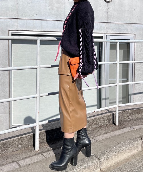 mi via loca（ミヴィアロカ）の「フェイクレザーポケットデザインスカート（スカート・レディース・ブラウン/キャメル・FREE）」の8枚目の写真