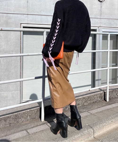 mi via loca（ミヴィアロカ）の「フェイクレザーポケットデザインスカート（スカート・レディース・ブラウン/キャメル・FREE）」の7枚目の写真
