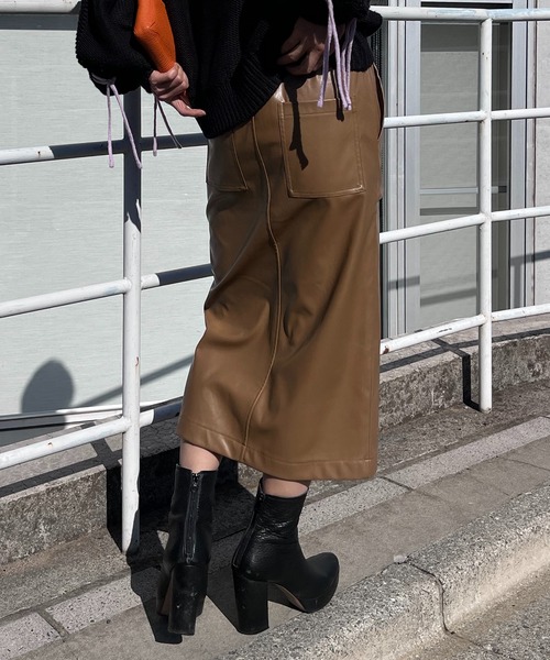 mi via loca（ミヴィアロカ）の「フェイクレザーポケットデザインスカート（スカート・レディース・ブラウン/キャメル・FREE）」の14枚目の写真