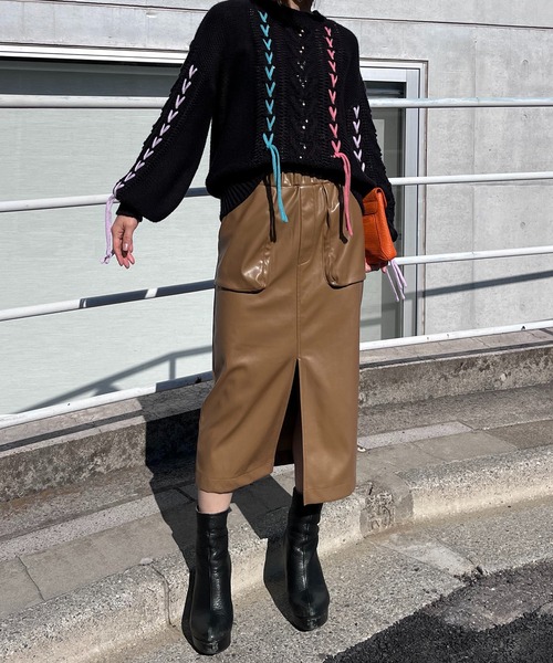 mi via loca（ミヴィアロカ）の「フェイクレザーポケットデザインスカート（スカート・レディース・ブラウン/キャメル・FREE）」の9枚目の写真