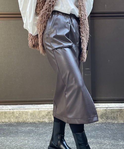 mi via loca（ミヴィアロカ）の「フェイクレザーポケットデザインスカート（スカート・レディース・ブラウン/キャメル・FREE）」の3枚目の写真