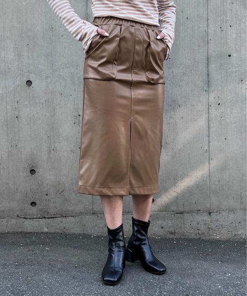 mi via loca（ミヴィアロカ）の「フェイクレザーポケットデザインスカート（スカート・レディース・ブラウン/キャメル・FREE）」の5枚目の写真