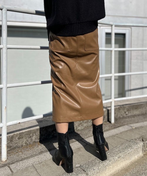 mi via loca（ミヴィアロカ）の「フェイクレザーポケットデザインスカート（スカート・レディース・ブラウン/キャメル・FREE）」の13枚目の写真