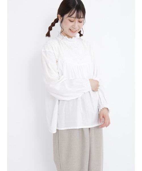 Samansa Mos2（サマンサ モスモス）の「シャーリングレース切替ブラウス（シャツ/ブラウス・レディース・オフホワイト/ブラック/キナリ/ピンク・ﾌﾘ-）」の2枚目の写真