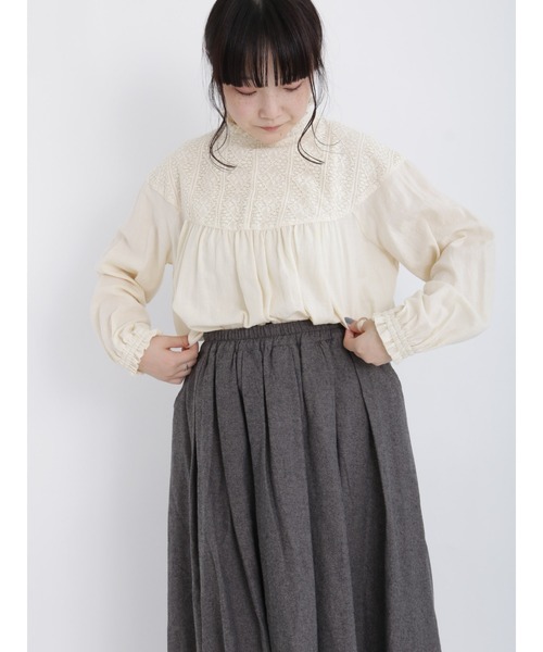 Samansa Mos2（サマンサ モスモス）の「シャーリングレース切替ブラウス（シャツ/ブラウス・レディース・オフホワイト/ブラック/キナリ/ピンク・ﾌﾘ-）」の3枚目の写真