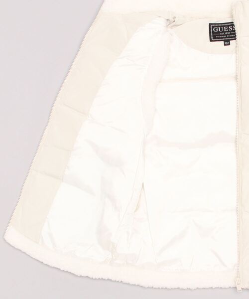 Guess(ゲス)の「Mini Triangle Logo Down Vest(ダウンベスト・メンズ・ブラック/アイボリー・MEDIUM/LARGE/X-LARGE/SMALL)」の11枚目の写真