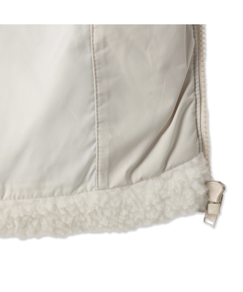 Guess(ゲス)の「Mini Triangle Logo Down Vest(ダウンベスト・メンズ・ブラック/アイボリー・MEDIUM/LARGE/X-LARGE/SMALL)」の10枚目の写真