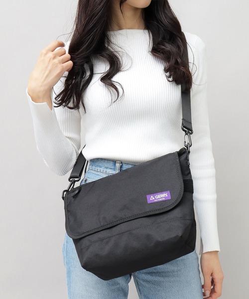 GERRY(ジェリー)の「撥水加工 再生ポリエステル(REPREVE) フラップ ショルダーバッグ(ショルダーバッグ・メンズ・ブラック・FREE)」の11枚目の写真
